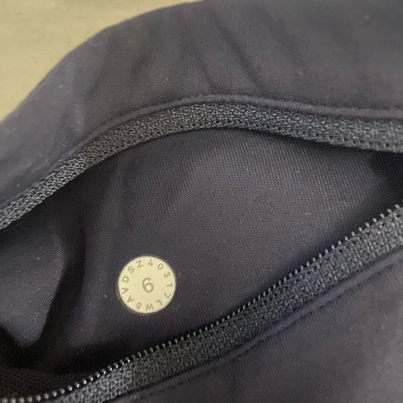 Lululemon Navy Leggings with Pockets - Picture 5 of 5
